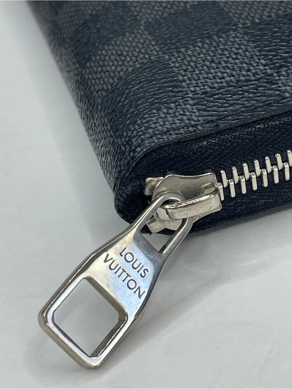 Louis Vuitton Damier Graphite canvas zippy wallet